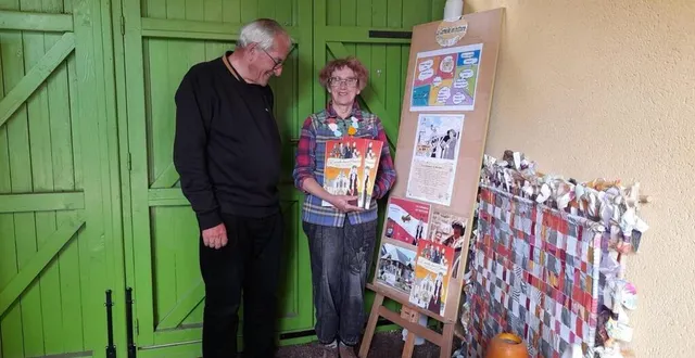 photo  claude guibout, président de l’association la carneille en histoire, et gine guibout, présentent la bd « la carneille dans l’histoire ».  &copy;  dr 
