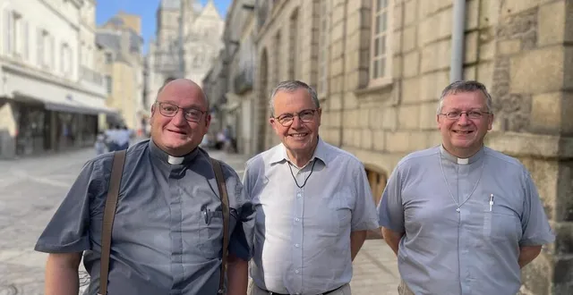 photo  de gauche à droite : édouard leger deviendra curé de la nouvelle paroisse de la région d’alençon le 1er septembre 2024. loïc gicquel des touches, prêtre à alençon depuis 2013, sera le curé de la nouvelle paroisse de la région de l’aigle. christophe peschet, chargé de la pastorale des jeunes à alençon, est nommé prêtre coopérateur de la nouvelle paroisse de la région de la ferté-macé.  &copy;  ouest-france 