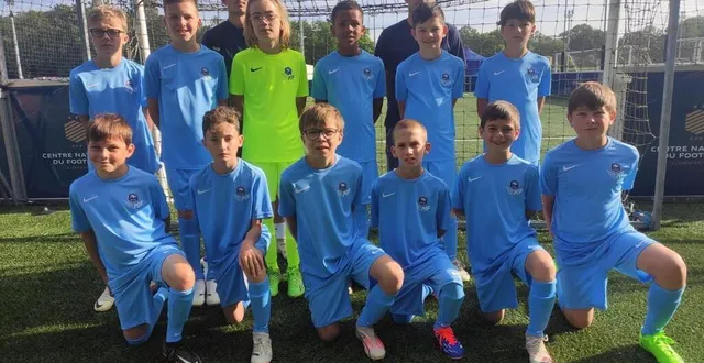 photo  douze enfants de la catégorie u11 ont passé le week-end à clairefontaine.  &copy;  fcssm 