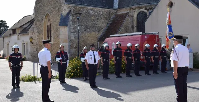 photo  la passation de commandement.   &copy;  le maine libre 