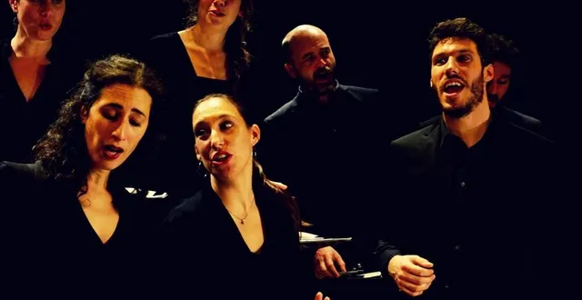 photo  deux chœurs d’opéra participent à un concert à l’église notre-dame de sablé-sur-sarthe.  &copy;  ensemble vocal seguido 