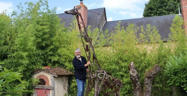photo  cédric exerce sa passion de sculpteur depuis sept ans.  &copy;  ouest-france 