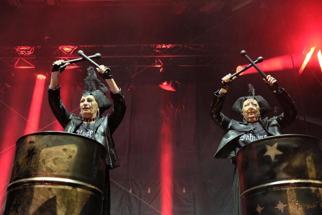 Avec Les Sablaises De Lenfer La Tradition Devient Rocknroll Aux Sables Dolonne La Roche