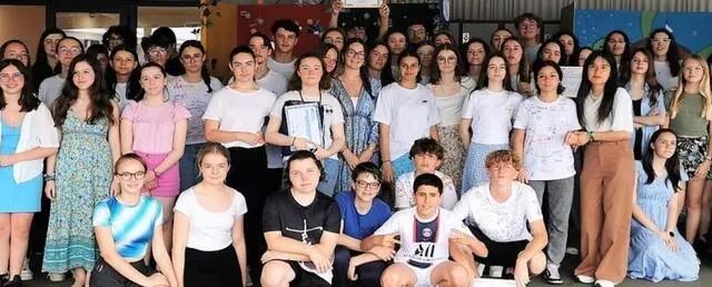 photo  environ quatre-vingts élèves en tout ont ainsi été mis à l’honneur et récompensés jeudi soir au collège henri-lefeuvre.  &copy;  le maine libre 