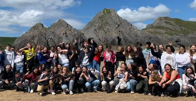 photo  les collégiens conlinois à la découverte de l’île three cliffs bay  &copy;  collège andré-pioger 