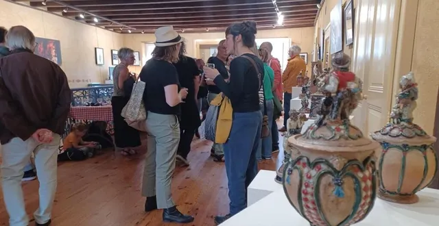 photo  il y avait foule, vendredi 5 juillet (plus de 100 personnes) pour le vernissage du céramiste philippe ménard et des photographies artistiques de chris et nico. pour découvrir le travail de ces artistes, une présentation des œuvres est ouverte tout l’été. exposition du 6 juillet au 25 août, de 14 h 30 à 18 h (uniquement les samedis et dimanches). la galerie du musée, 12, grande-rue.  &copy;  ouest-france 
