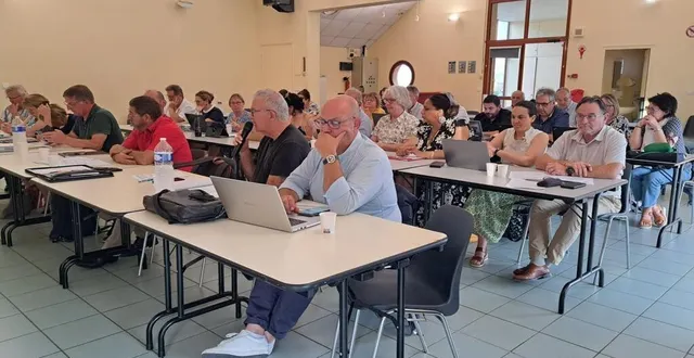 photo  le conseil communautaire val de sarthe s’est réuni à la salle polyvalente de souligné-flacé.  &copy;  le maine libre 