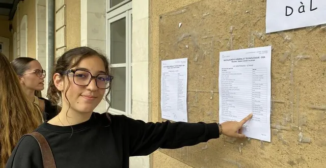 photo  diane geffroy pointant son nom sur la liste des candidats admis au baccalauréat général 2024, au lycée montesquieu du mans (sarthe), lundi 8 juillet 2024.  &copy;  ouest-france 