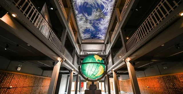 photo  l’entrée du mundaneum, à mons.  &copy;  photo : gautier demouveaux 