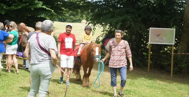 photo  dimanche 30 juin, l’association des parents d’élèves de l’école communale élisabeth et robert badinter organisait leur traditionnelle fête des écoles primaire et maternelle. les stands de l’association ça va’jouer et la promenade à dos de poney ont connu un franc succès.  &copy;  ouest-france 