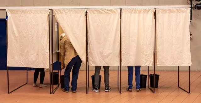 photo  lors du second tour des élections législatives, dimanche 7 juillet 2024, les électeurs des plus grandes villes sarthoises ont répondu présents à l’appel du front anti-rn.  &copy;  photo : xavier sarrat 