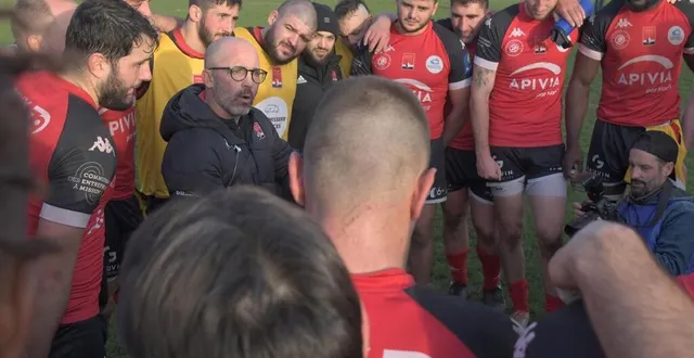 photo  orchestrée par johann authier et son président gilbert nasarre, la valse estivale 2024 est en cours au niort rc.  &copy;  co - marie delage 