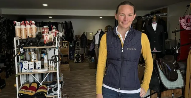 photo  eugénie danloux a repris l’activité de la sellerie feel horse depuis son écurie à forges, près d’alençon.  &copy;  ouest-france 