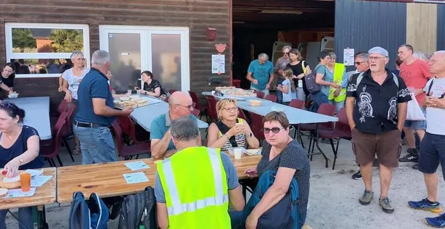 photo  la première halte de la journée chez chartier girard, exploitation maraîchère.  &copy;  ouest-france. 