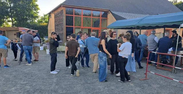 photo  la fête a permis aux villageois de se retrouver ou de se rencontrer.  &copy;  le maine libre 