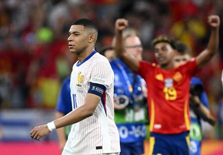 photo Lamine Yamal et l’Espagne ont logiquement dominé les Bleus de Kylian Mbappé. PHOTO : Annegret Hilse - REUTERS 