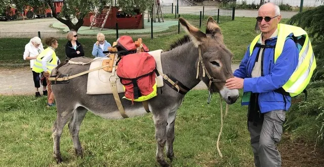 photo  image, une ânesse de 6 ans, avait déjà participé à la première édition de cette marche écologique.  &copy;  le maine libre 