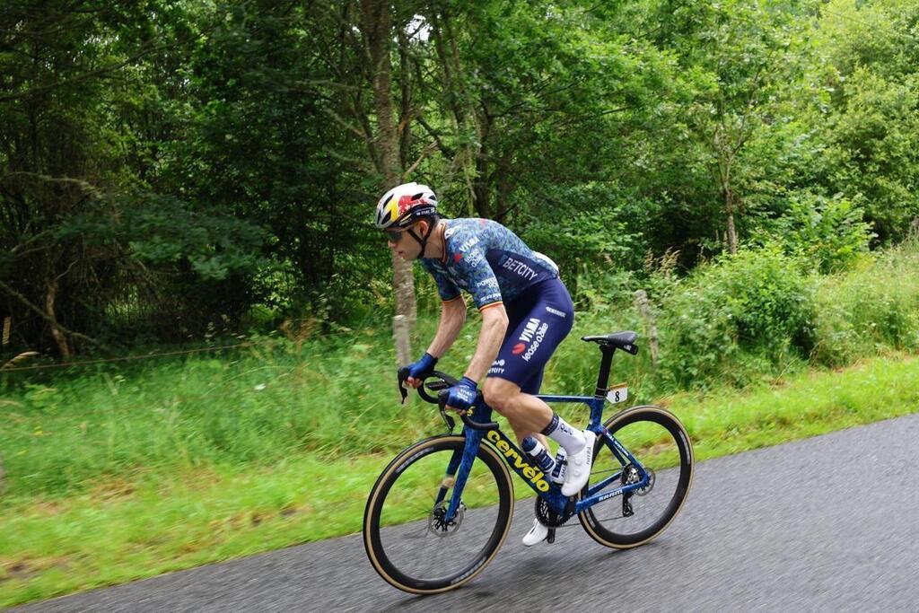 VidÉo Tour De France La Chute De Wout Van Aert Au Pied Du Col De