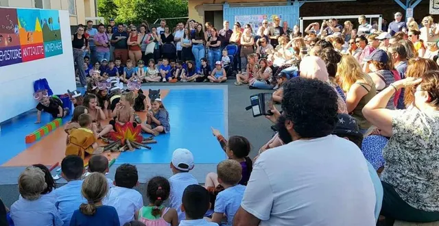 photo  les parents et les camardes, émus et fiers, absorbés par chaque moment de la représentation.  &copy;  le maine libre 