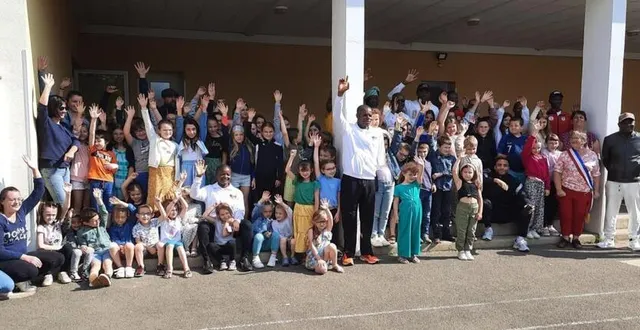photo  trois athlètes étaient à l’école de tresson.  &copy;  mairie de montfort-le-gesnois 