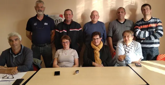 photo  le maire jean ledoux, debout au centre, avec son équipe municipale.   &copy;  le maine libre 