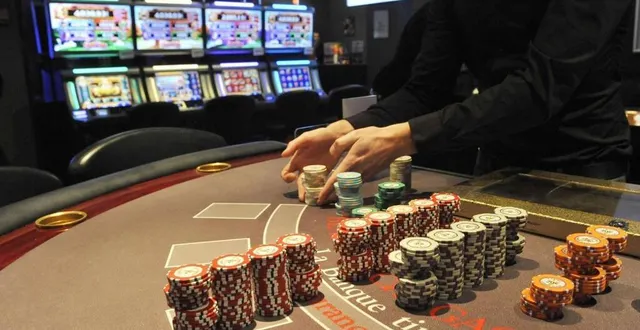 photo  le casino de saumur devrait ouvrir le 27 mars 2026.  &copy;  archives ouest-france 