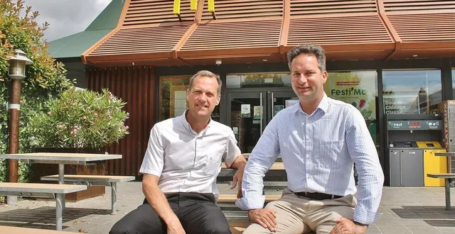 photo  gonzague de lestapis, le directeur, et guillaume chambraud, le franchisé, sont à la tête du restaurant mc donald de sablé-sur-sarthe depuis le début de l’année 2024.  &copy;  ouest-france 