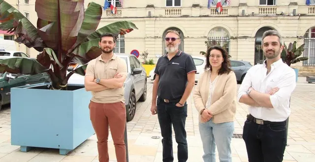 photo  de gauche à droite, thibaud meteyer (antre de zythos), vincent michaud (optic 2000), marion hautreux (celest) et vincent lorre (high vap) sont les nouveaux co-présidents de l’association des commerçants de sablé-sur-sarthe.  &copy;  le maine libre 