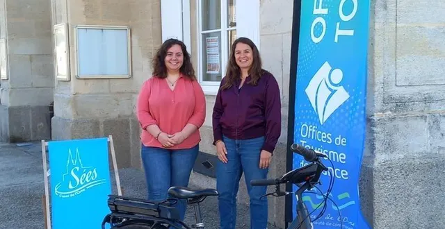 photo  maud londero (à gauche), conseillère en séjour et solène touchet, saisonnière et conseillère à l’office de tourisme de la communauté de communes, proposeront des vélos électriques à la location.  &copy;  ouest-france 