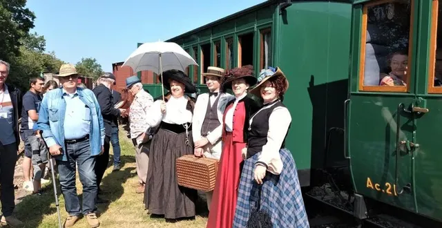 photo  souvenirs, souvenirs sur le site du petit-anjou, le vaillant petit train qui a rendu d’innombrables services aux angevins.  &copy;  ouest-france 