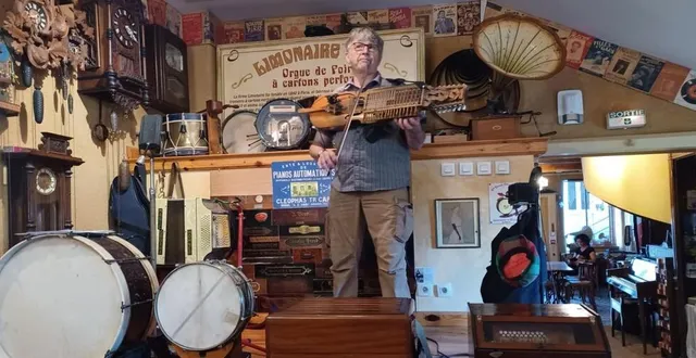 photo  bernard lemonnier en représentation à dollon.  &copy;  ouest-france 