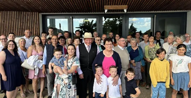photo  henri et jacqueline alusse ont rassemblé leur famille pour fêter leurs 60 ans de mariage.  &copy;  co 