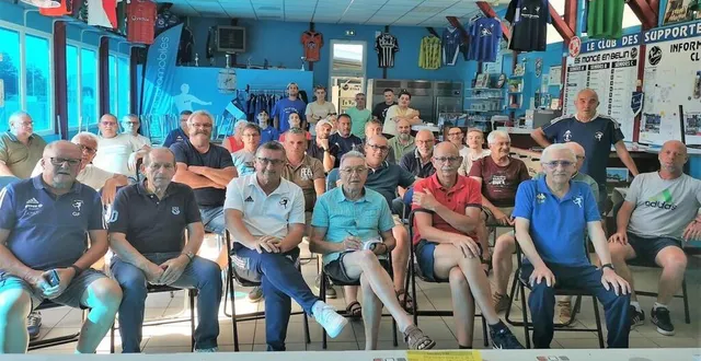 photo  le club va devoir se trouver un nouveau président car cette fois, c’est dit, philippe georges (au centre en polo blanc) tire sa révérence.  &copy;  le maine libre 