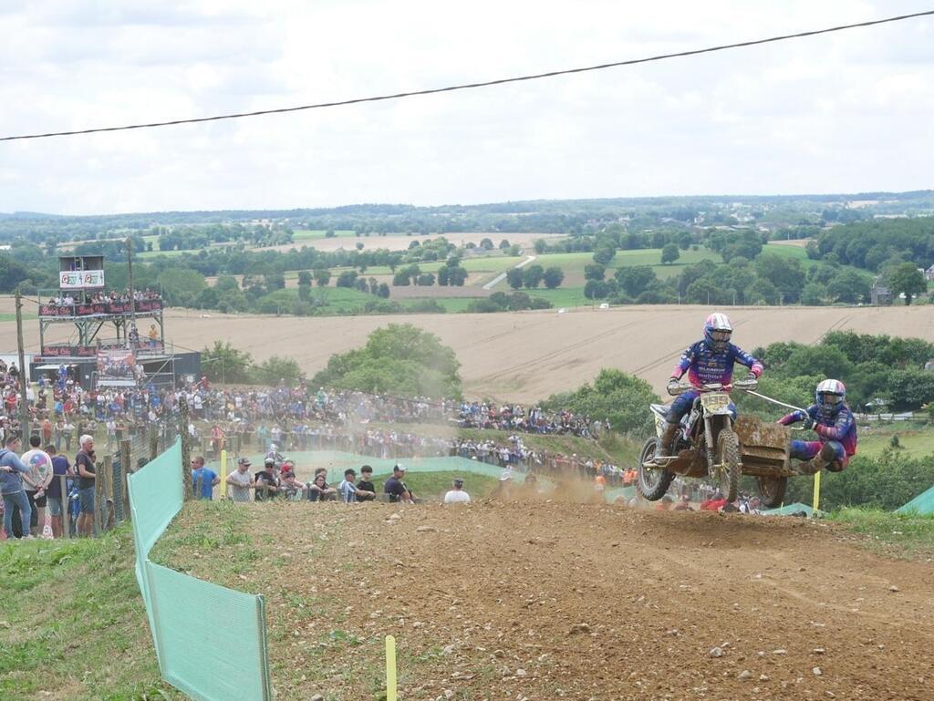 « Plus impressionnant que le motocross », le sidecar cross attire de