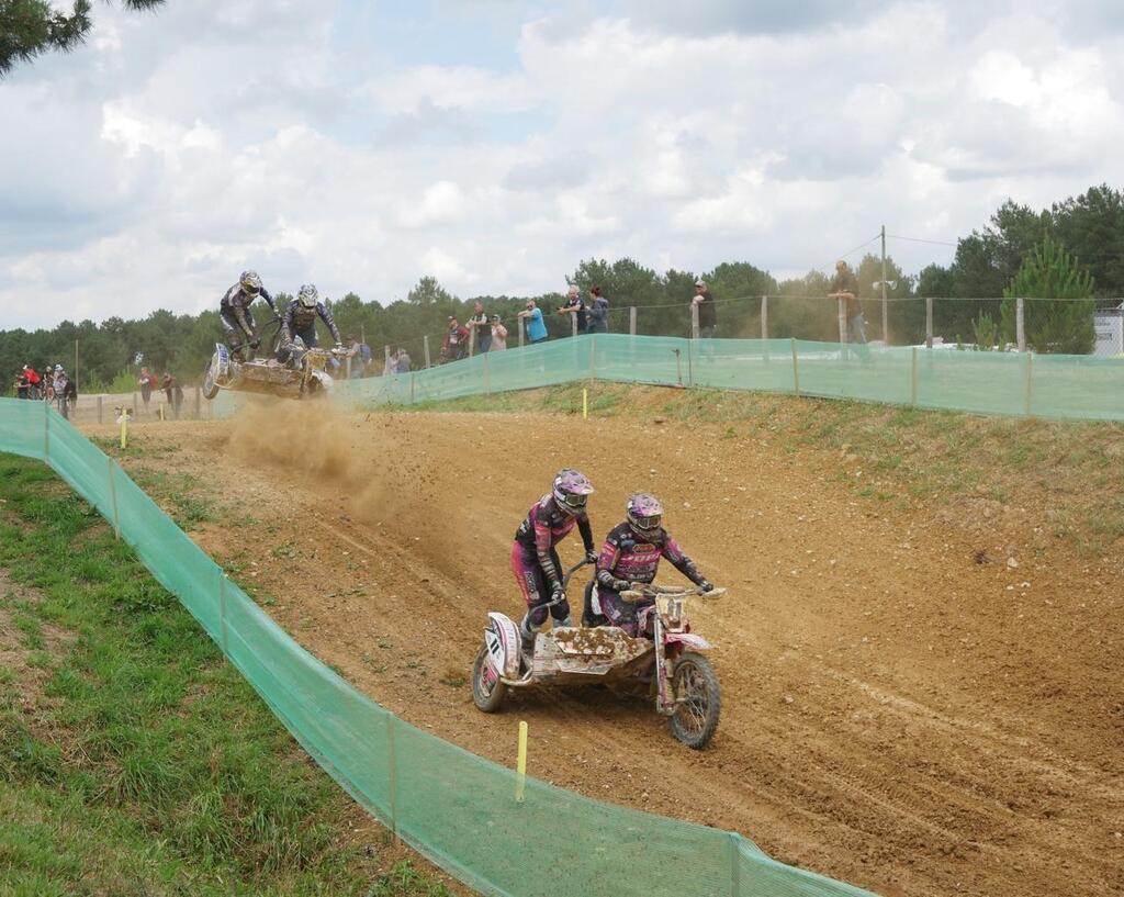 « Plus impressionnant que le motocross », le sidecar cross attire de