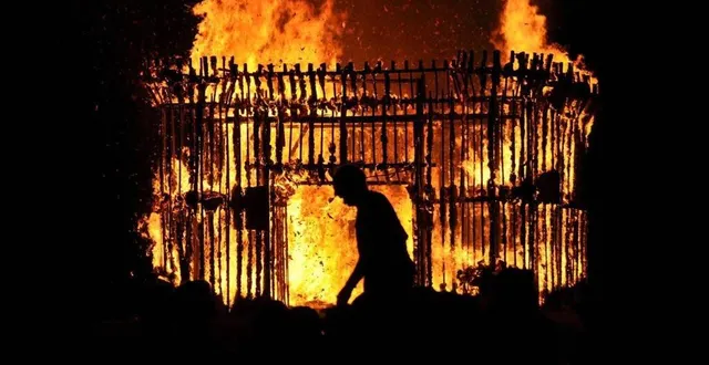 photo  chaque année à lavaré, la bastille s’embrase le 14 juillet.  &copy;  photo archives le maine libre 