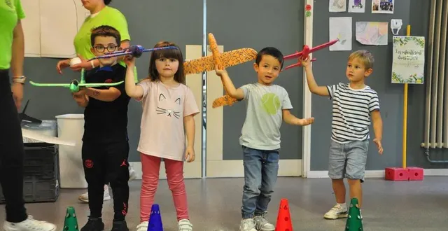 photo  en raison des orages de ce lundi 8 juillet, l’animation a finalement eu lieu à l’école léo-delibes qui héberge l’accueil de loisirs.  &copy;  le maine libre 