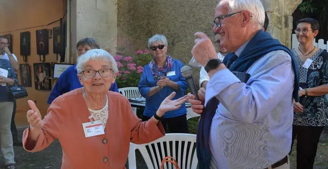 photo  jacqueline perron, à l’origine du festival d’arts plastiques, aux côtés de jacques lacoche, lors de l’inauguration de la manifestation culturelle.  &copy;  ouest-france 
