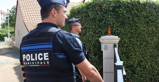 photo  la police municipale et la brigade de gendarmerie de la flèche mènent conjointement l’opération tranquillité vacances dans la sous-préfecture sarthoise.  &copy;  ouest-france 
