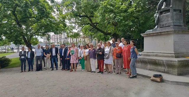 photo  jardin des plantes, mercredi 10 juillet. une vingtaine de partenaires de la ville ont signé la charte.  &copy;  co 