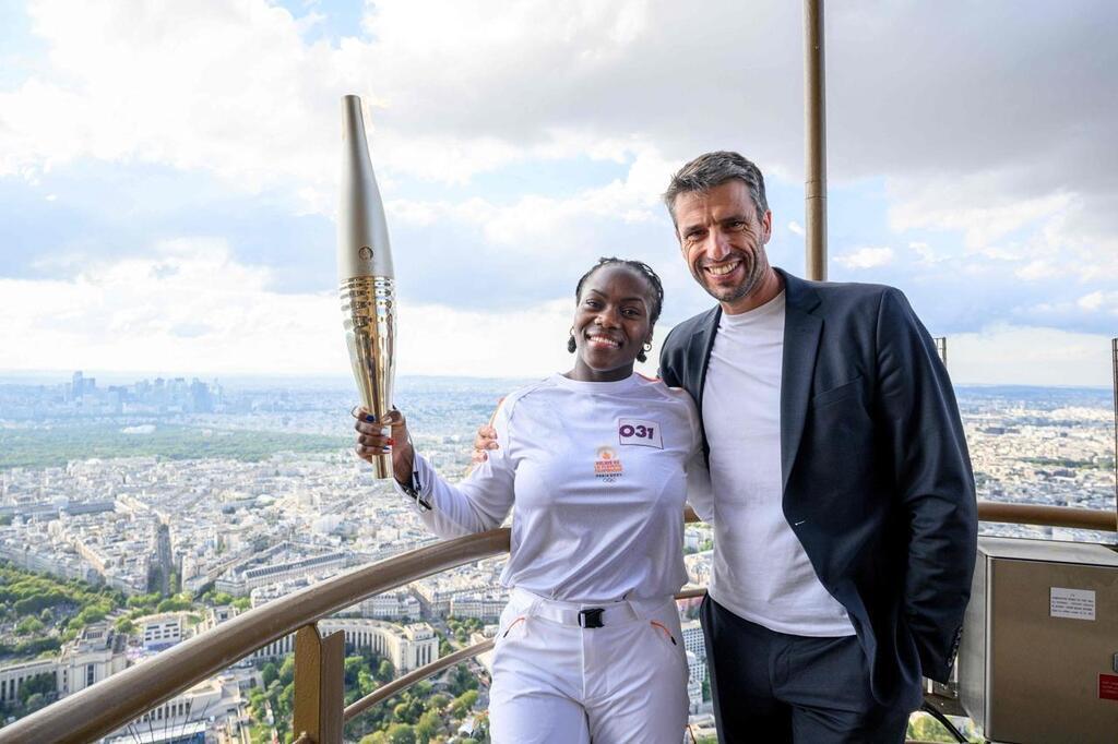 VIDÉO JO 2024. Clarisse Agbegnenou porte la flamme olympique au sommet