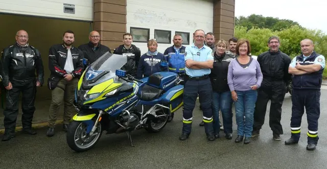photo  civiles et gendarmes ont parcouru les routes sarthoises pour parler sécurité à moto.  &copy;  le maine libre 