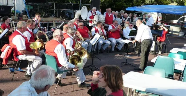 photo  la batterie fanfare de requeil – château-l’hermitage a ouvert la soirée.  &copy;  le maine libre 