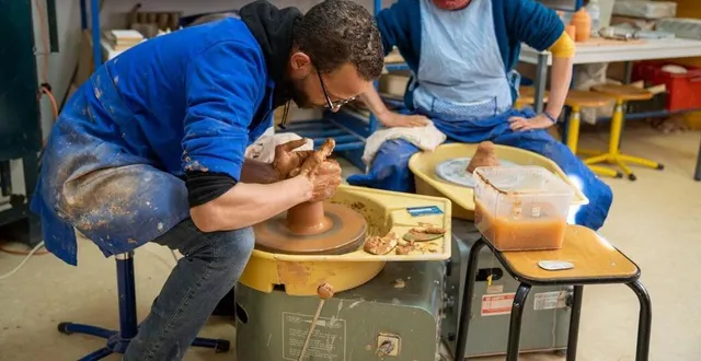 photo  yassine boutaleb, céramiste, ouvre ses portes au public jeudi 18 juillet à malicorne-sur-sarthe.  &copy;  vallée de la sarthe 