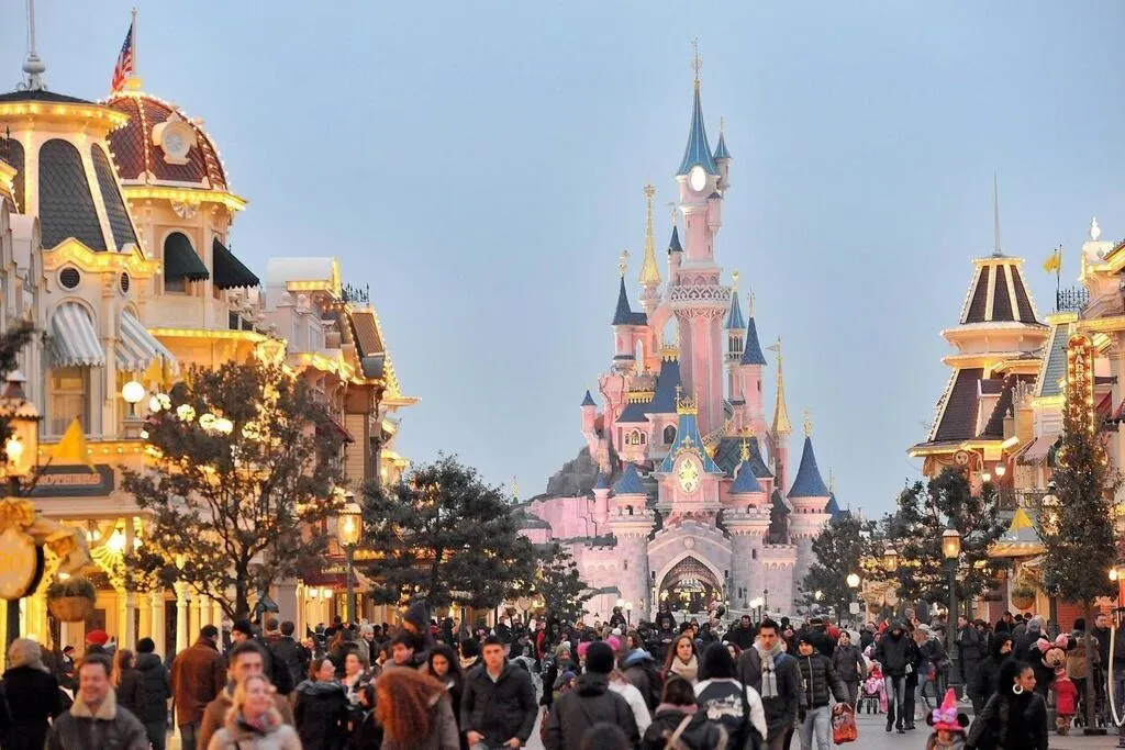 Disneyland Paris réalise un incroyable record du monde avec son spectacle du 14Juillet Angers