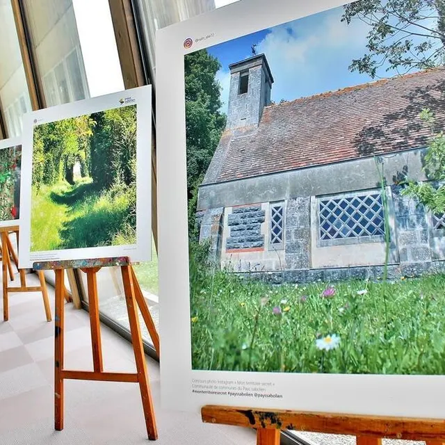 photo les clichés de la première à la quinzième place sont exposés dans le hall du pôle culturel l’apostrophe.  ©  ouest-france