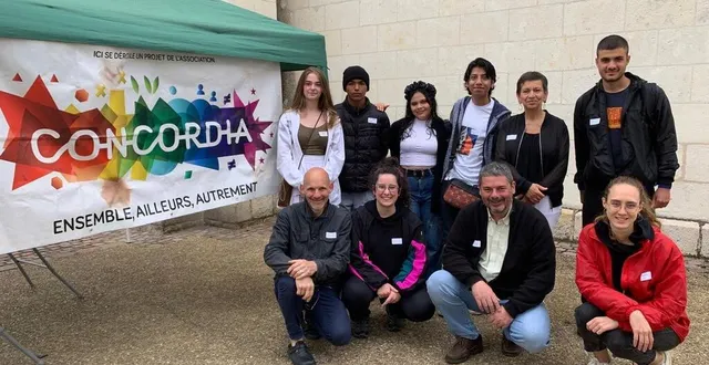 photo  un accueil officiel et convivial des jeunes a été organisé par les élus, samedi 13 juillet 2024, en matinée, sur le marché.  &copy;  ouest-france 