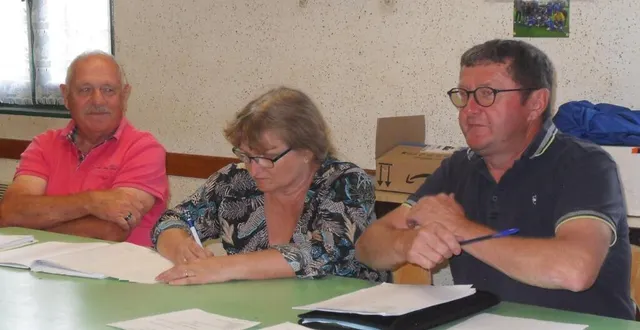 photo  le bureau lors de l’assemblée générale avec le président christophe lebreton (à droite).  &copy;  le maine libre 