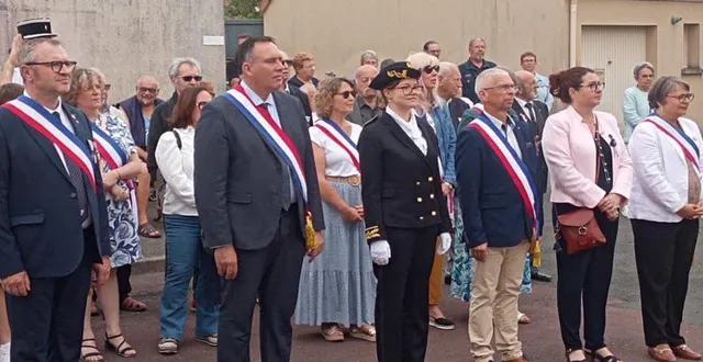 photo  de nombreux officiels étaient présents à cette cérémonie placée sous le signe de la jeunesse.  &copy;  le maine libre 