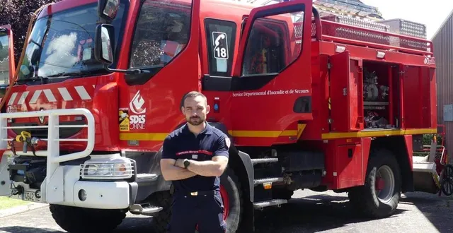 photo  sébastien jean, dit daniel, chef du centre, lors des portes du centre de secours, devant le dernier véhicule des pompiers.  &copy;  ouest-france 